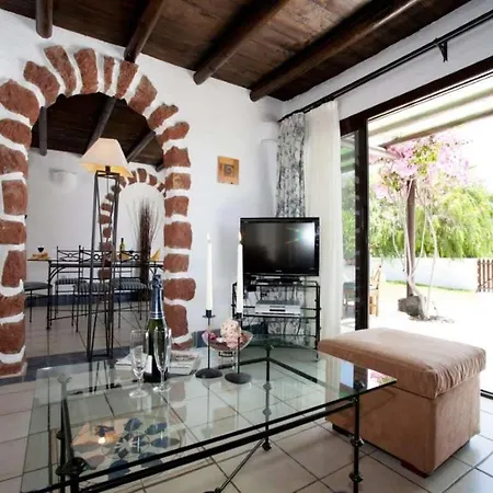Playa Blanca Sleeps 6 Pool Wifi Willa