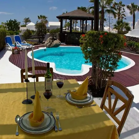 Playa Blanca Sleeps 6 Pool Wifi